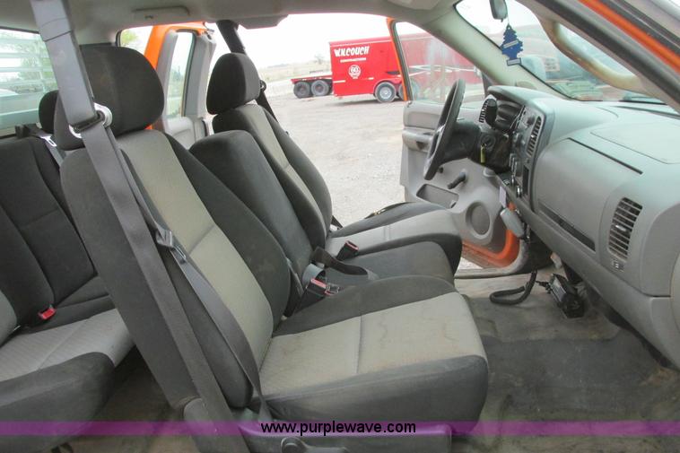 image for item G8355 2009 GMC Sierra 2500HD Ext. Cab pickup truck