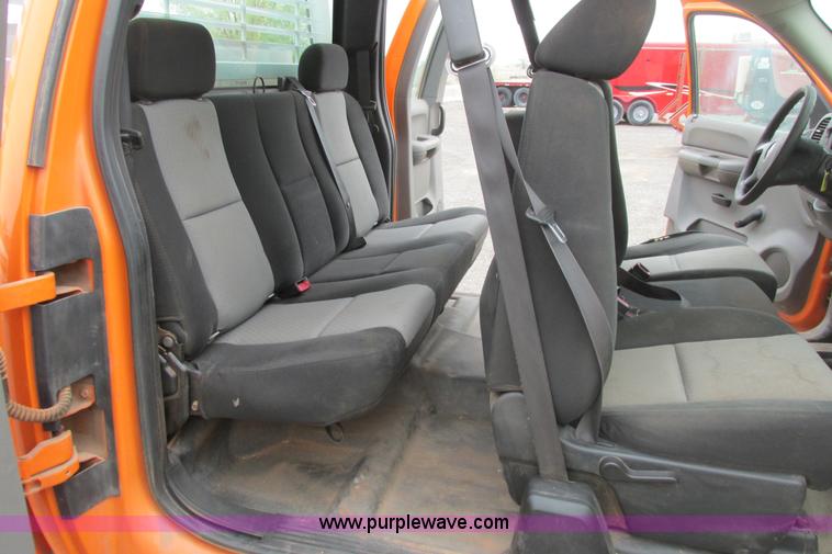 image for item G8355 2009 GMC Sierra 2500HD Ext. Cab pickup truck