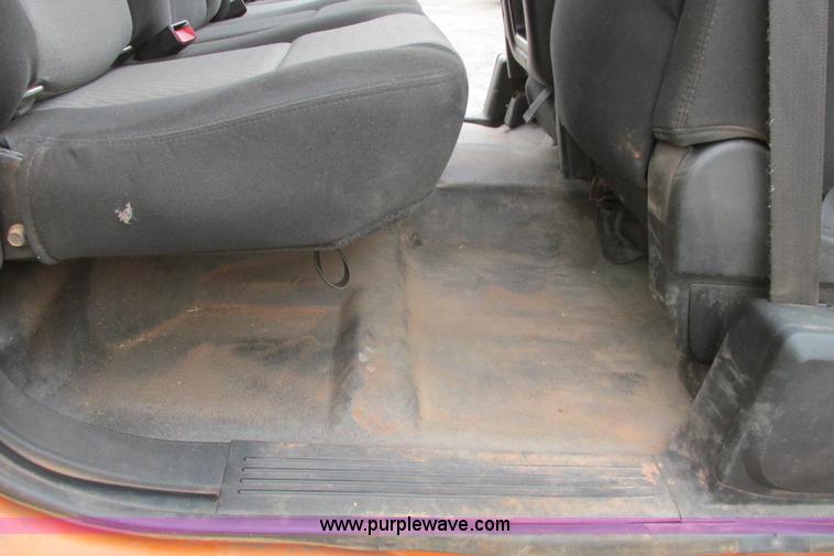 image for item G8355 2009 GMC Sierra 2500HD Ext. Cab pickup truck