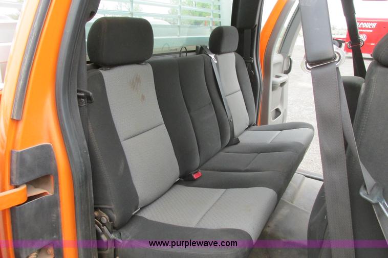 image for item G8355 2009 GMC Sierra 2500HD Ext. Cab pickup truck