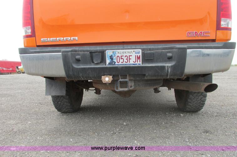 image for item G8355 2009 GMC Sierra 2500HD Ext. Cab pickup truck