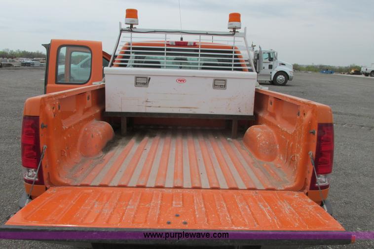 image for item G8355 2009 GMC Sierra 2500HD Ext. Cab pickup truck