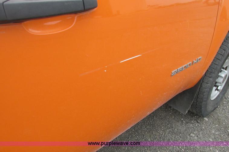 image for item G8355 2009 GMC Sierra 2500HD Ext. Cab pickup truck