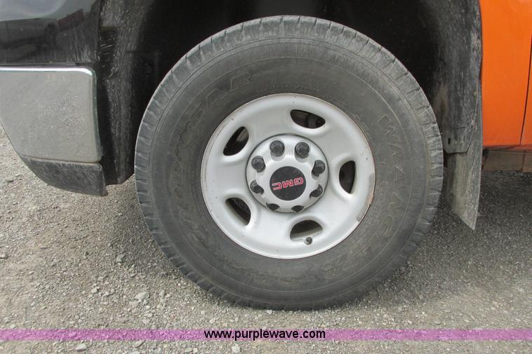 image for item G8355 2009 GMC Sierra 2500HD Ext. Cab pickup truck