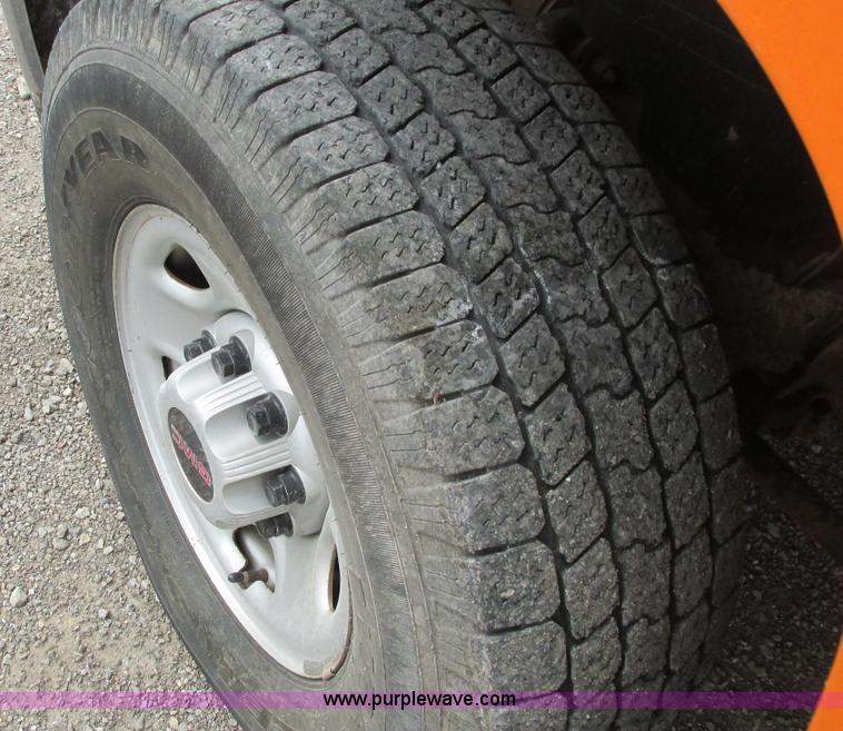 image for item G8355 2009 GMC Sierra 2500HD Ext. Cab pickup truck