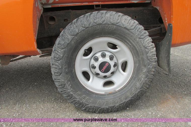 image for item G8355 2009 GMC Sierra 2500HD Ext. Cab pickup truck