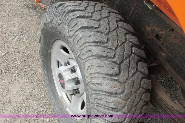 image for item G8355 2009 GMC Sierra 2500HD Ext. Cab pickup truck