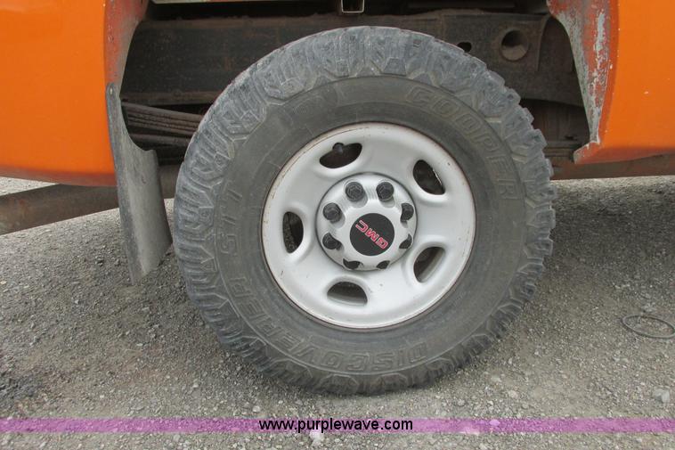 image for item G8355 2009 GMC Sierra 2500HD Ext. Cab pickup truck