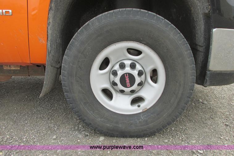 image for item G8355 2009 GMC Sierra 2500HD Ext. Cab pickup truck