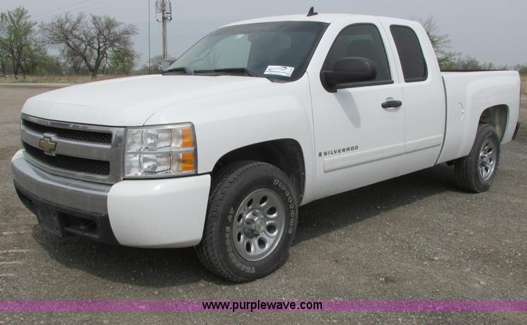 image for item G8356 2008 Chevrolet Silverado 1500 LT pickup truck