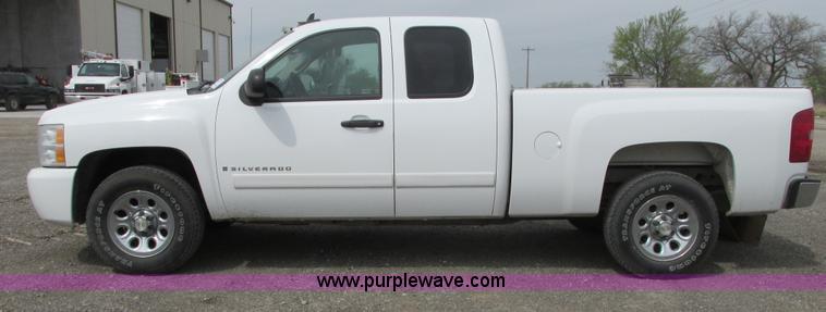 image for item G8356 2008 Chevrolet Silverado 1500 LT pickup truck