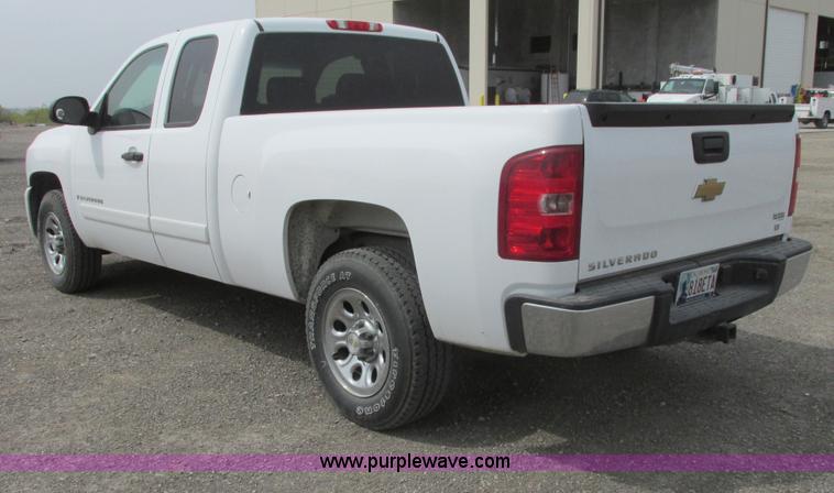 image for item G8356 2008 Chevrolet Silverado 1500 LT pickup truck