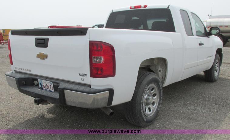 image for item G8356 2008 Chevrolet Silverado 1500 LT pickup truck