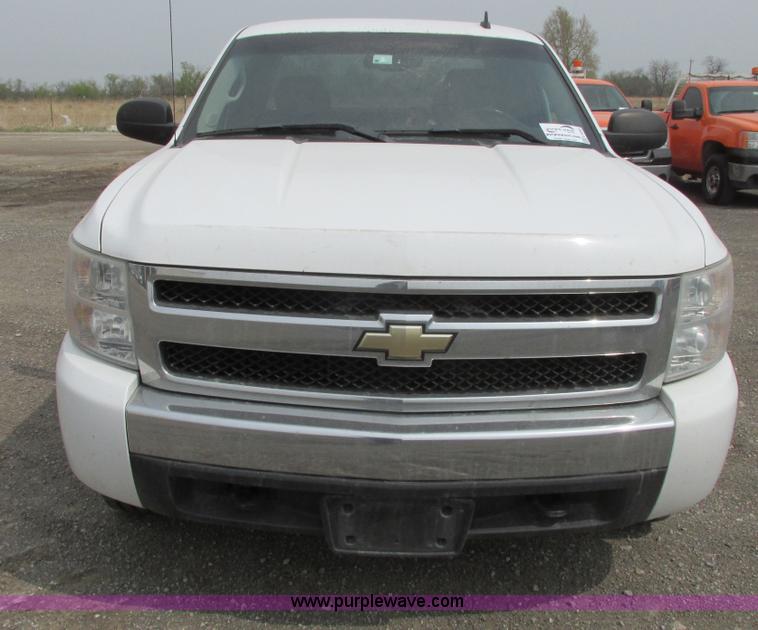 image for item G8356 2008 Chevrolet Silverado 1500 LT pickup truck
