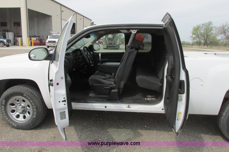 image for item G8356 2008 Chevrolet Silverado 1500 LT pickup truck
