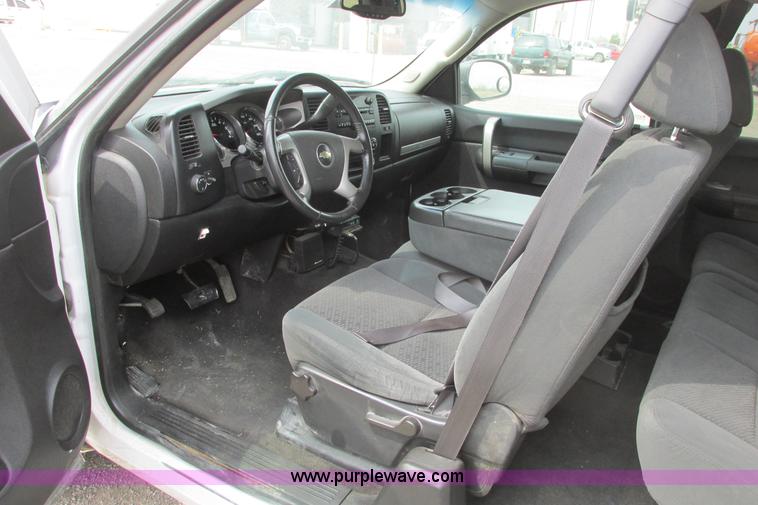 image for item G8356 2008 Chevrolet Silverado 1500 LT pickup truck