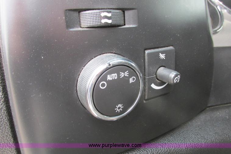 image for item G8356 2008 Chevrolet Silverado 1500 LT pickup truck