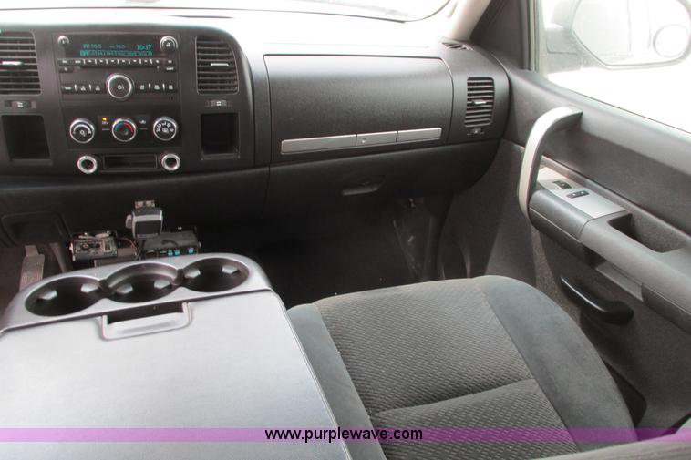 image for item G8356 2008 Chevrolet Silverado 1500 LT pickup truck