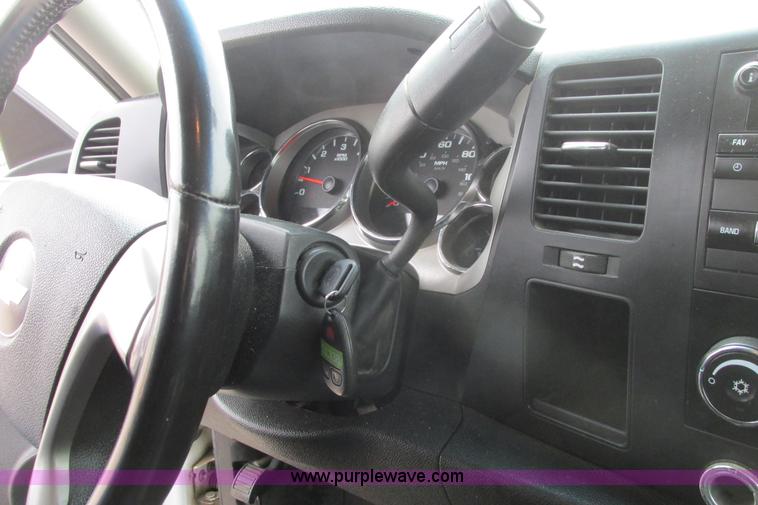 image for item G8356 2008 Chevrolet Silverado 1500 LT pickup truck