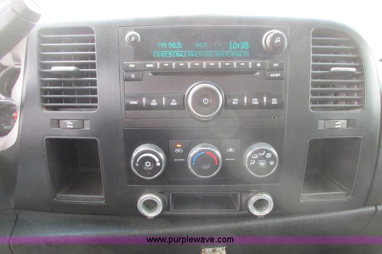 image for item G8356 2008 Chevrolet Silverado 1500 LT pickup truck