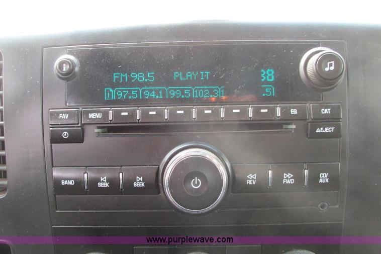 image for item G8356 2008 Chevrolet Silverado 1500 LT pickup truck