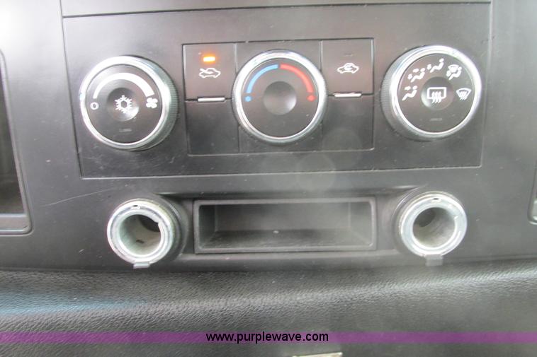 image for item G8356 2008 Chevrolet Silverado 1500 LT pickup truck