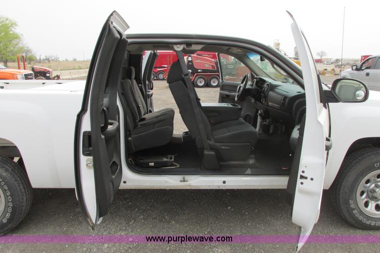 image for item G8356 2008 Chevrolet Silverado 1500 LT pickup truck