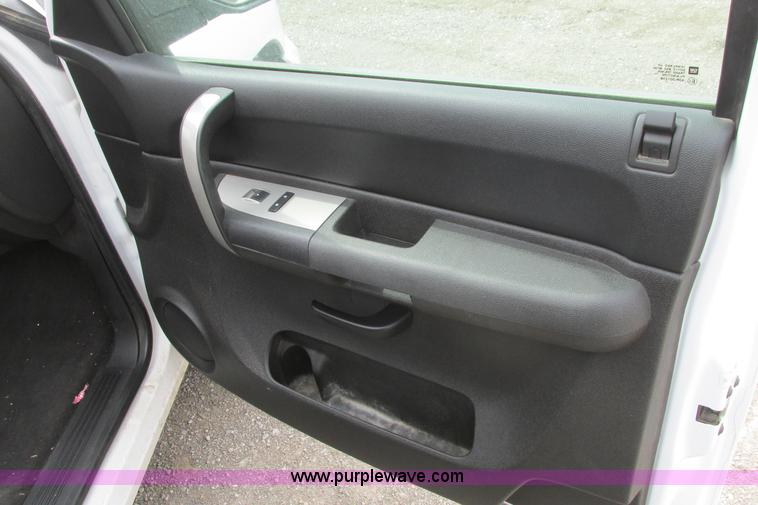 image for item G8356 2008 Chevrolet Silverado 1500 LT pickup truck