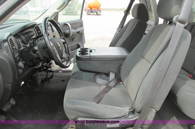 image for item G8356 2008 Chevrolet Silverado 1500 LT pickup truck