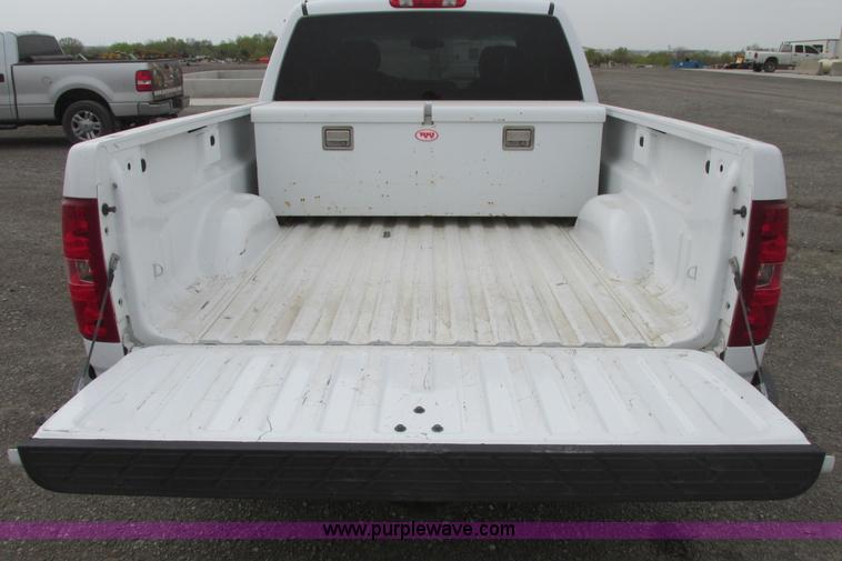 image for item G8356 2008 Chevrolet Silverado 1500 LT pickup truck