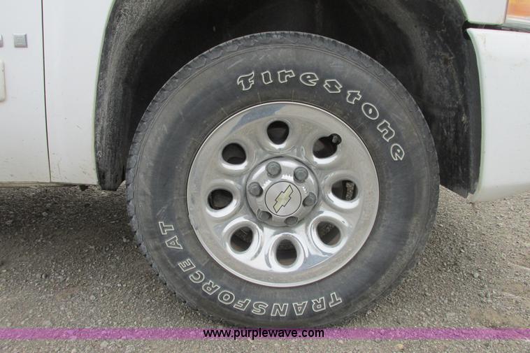 image for item G8356 2008 Chevrolet Silverado 1500 LT pickup truck