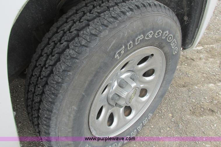 image for item G8356 2008 Chevrolet Silverado 1500 LT pickup truck