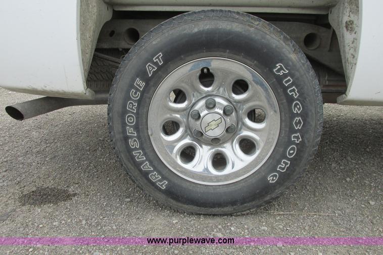 image for item G8356 2008 Chevrolet Silverado 1500 LT pickup truck