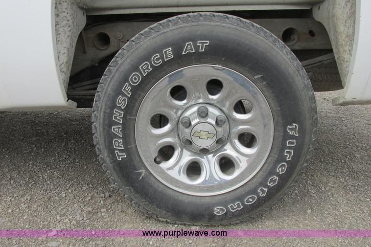 image for item G8356 2008 Chevrolet Silverado 1500 LT pickup truck