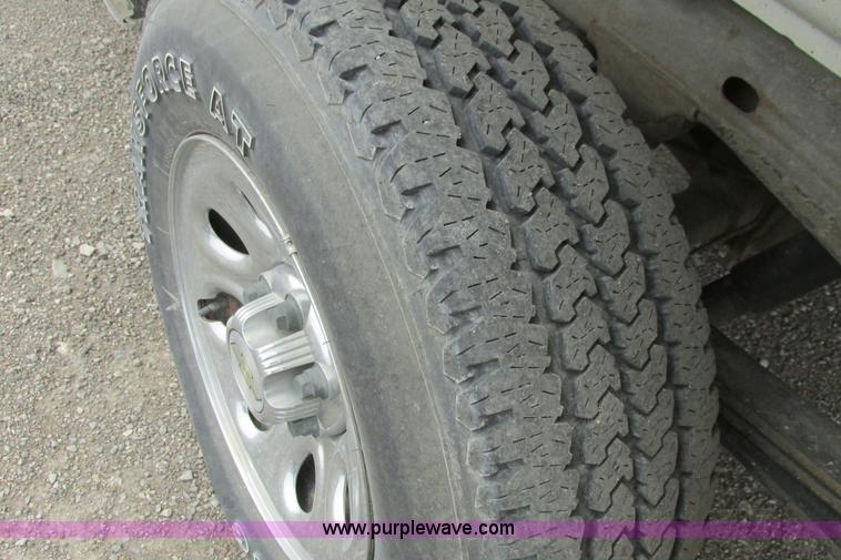 image for item G8356 2008 Chevrolet Silverado 1500 LT pickup truck