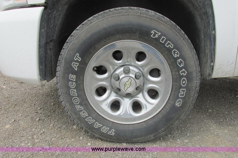 image for item G8356 2008 Chevrolet Silverado 1500 LT pickup truck