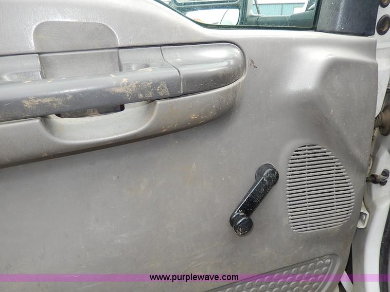 image for item H1398 2000 Ford F450 Super Duty XL flatbed truck