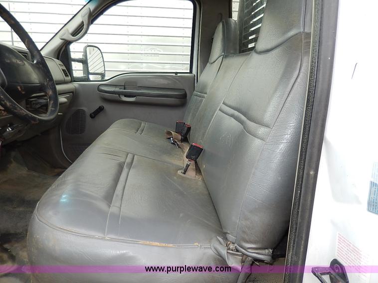 image for item H1398 2000 Ford F450 Super Duty XL flatbed truck