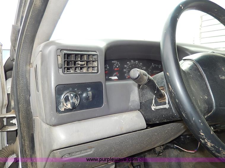 image for item H1398 2000 Ford F450 Super Duty XL flatbed truck