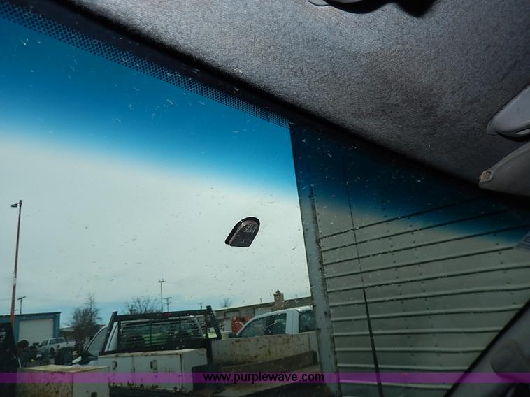 image for item H1398 2000 Ford F450 Super Duty XL flatbed truck