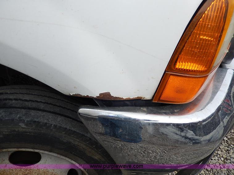 image for item H1398 2000 Ford F450 Super Duty XL flatbed truck