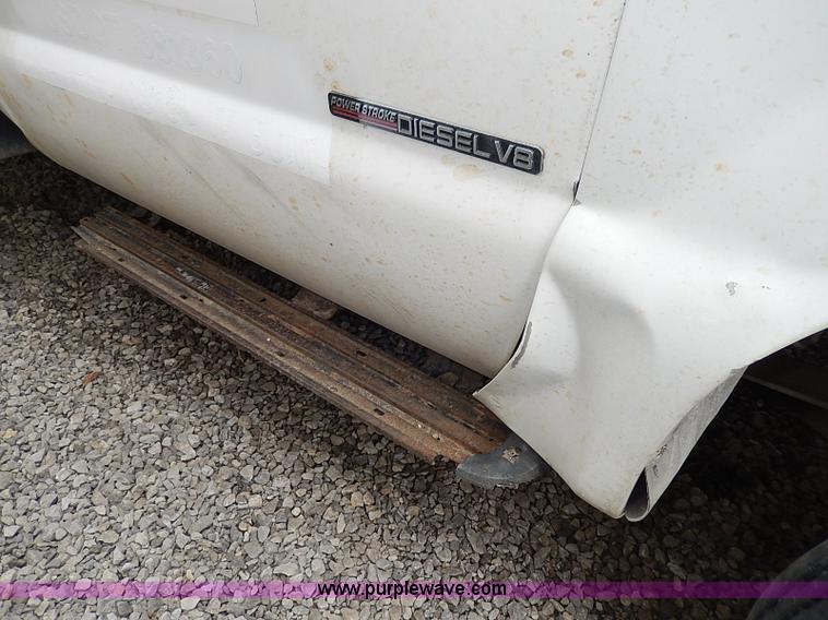 image for item H1398 2000 Ford F450 Super Duty XL flatbed truck