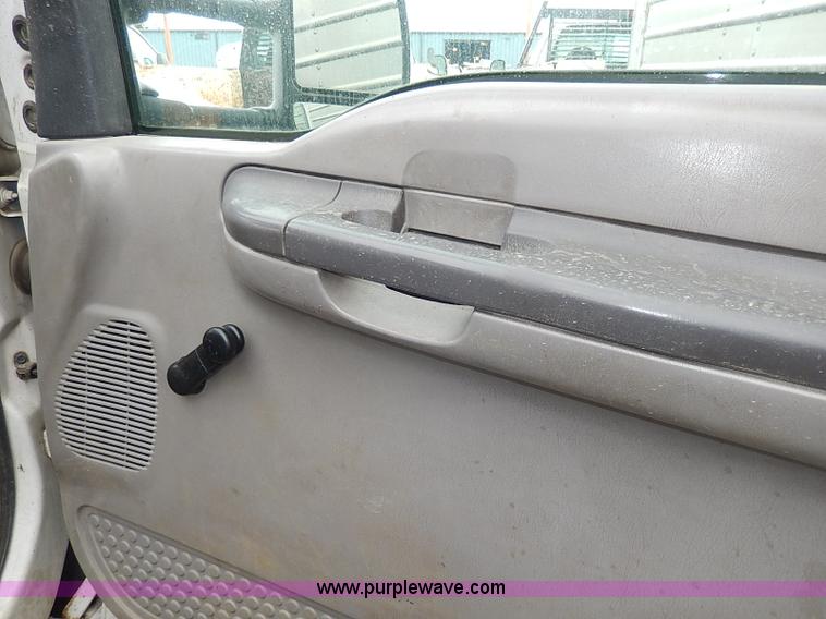 image for item H1398 2000 Ford F450 Super Duty XL flatbed truck