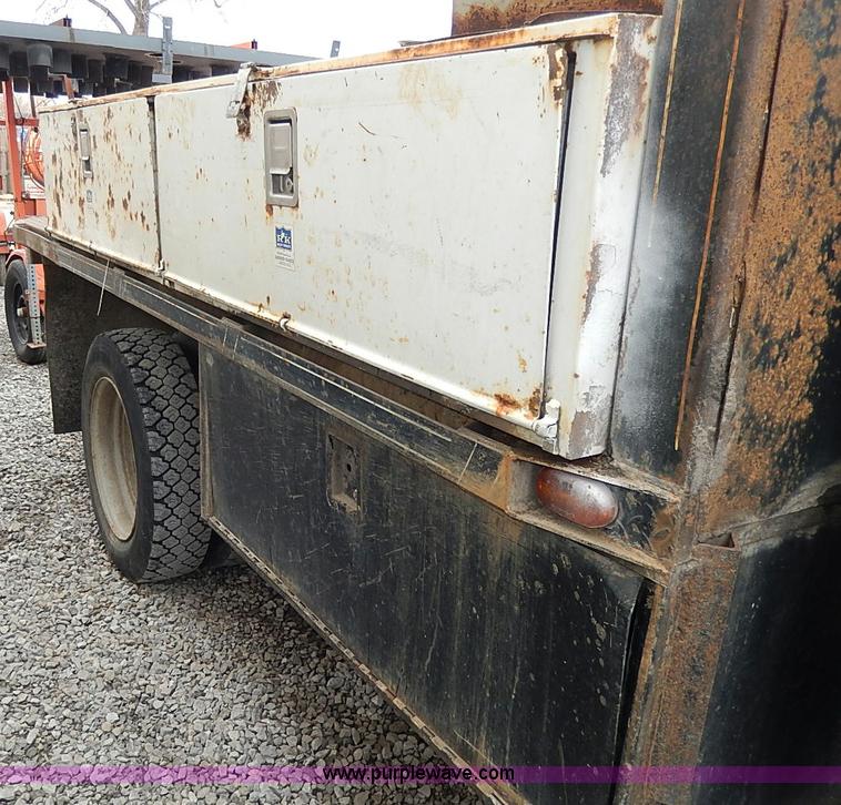 image for item H1398 2000 Ford F450 Super Duty XL flatbed truck