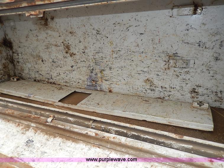 image for item H1398 2000 Ford F450 Super Duty XL flatbed truck