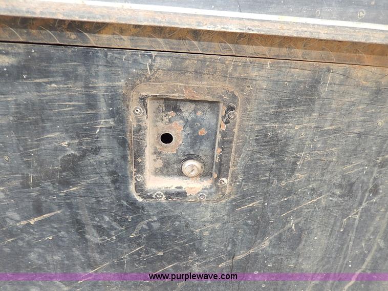 image for item H1398 2000 Ford F450 Super Duty XL flatbed truck