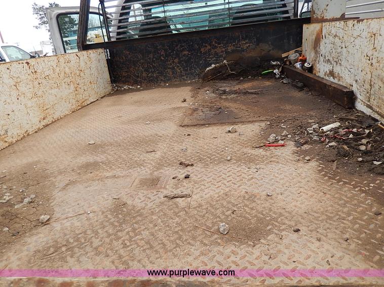 image for item H1398 2000 Ford F450 Super Duty XL flatbed truck