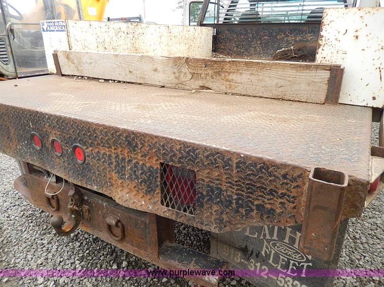 image for item H1398 2000 Ford F450 Super Duty XL flatbed truck