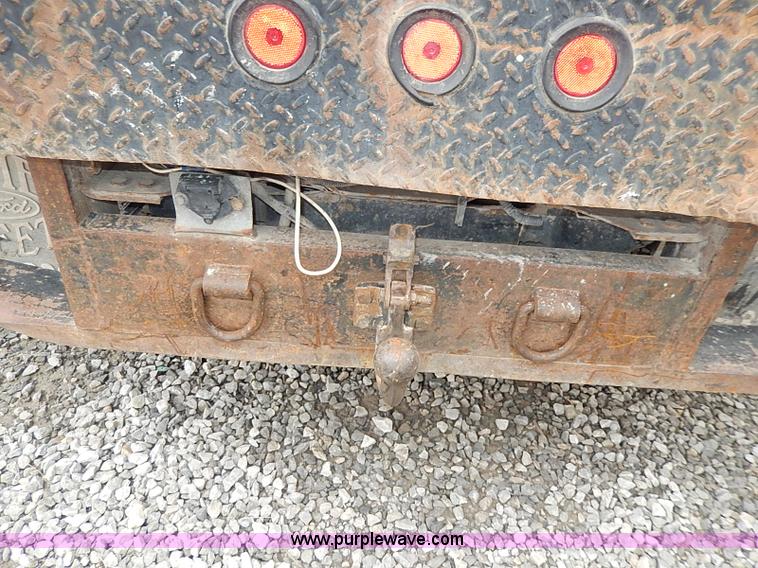 image for item H1398 2000 Ford F450 Super Duty XL flatbed truck