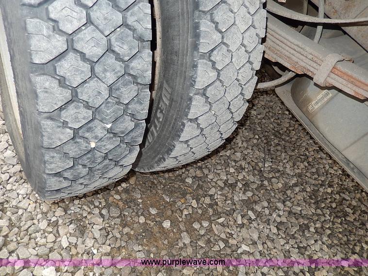 image for item H1398 2000 Ford F450 Super Duty XL flatbed truck